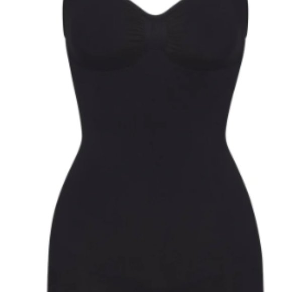 (2266) SKIMS NWT SEAMLESS SCULPT  MID THIGH BODYSUIT - Picture 2 of 4